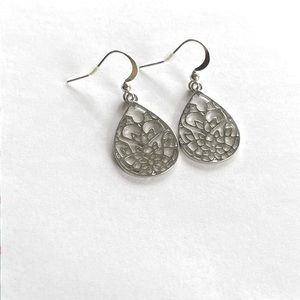 Teardrop silver earrings